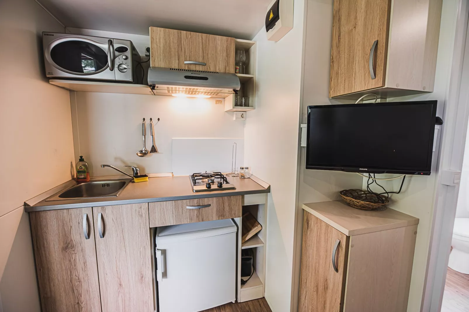 Waterside Retreat Mobile Homes with Thermal Riviera Tickets - One Bedroom Mobile Home with Lake View  (owner 5)