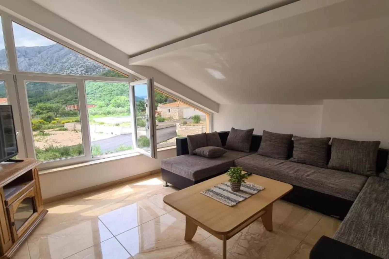 Apartment with One Bathroom