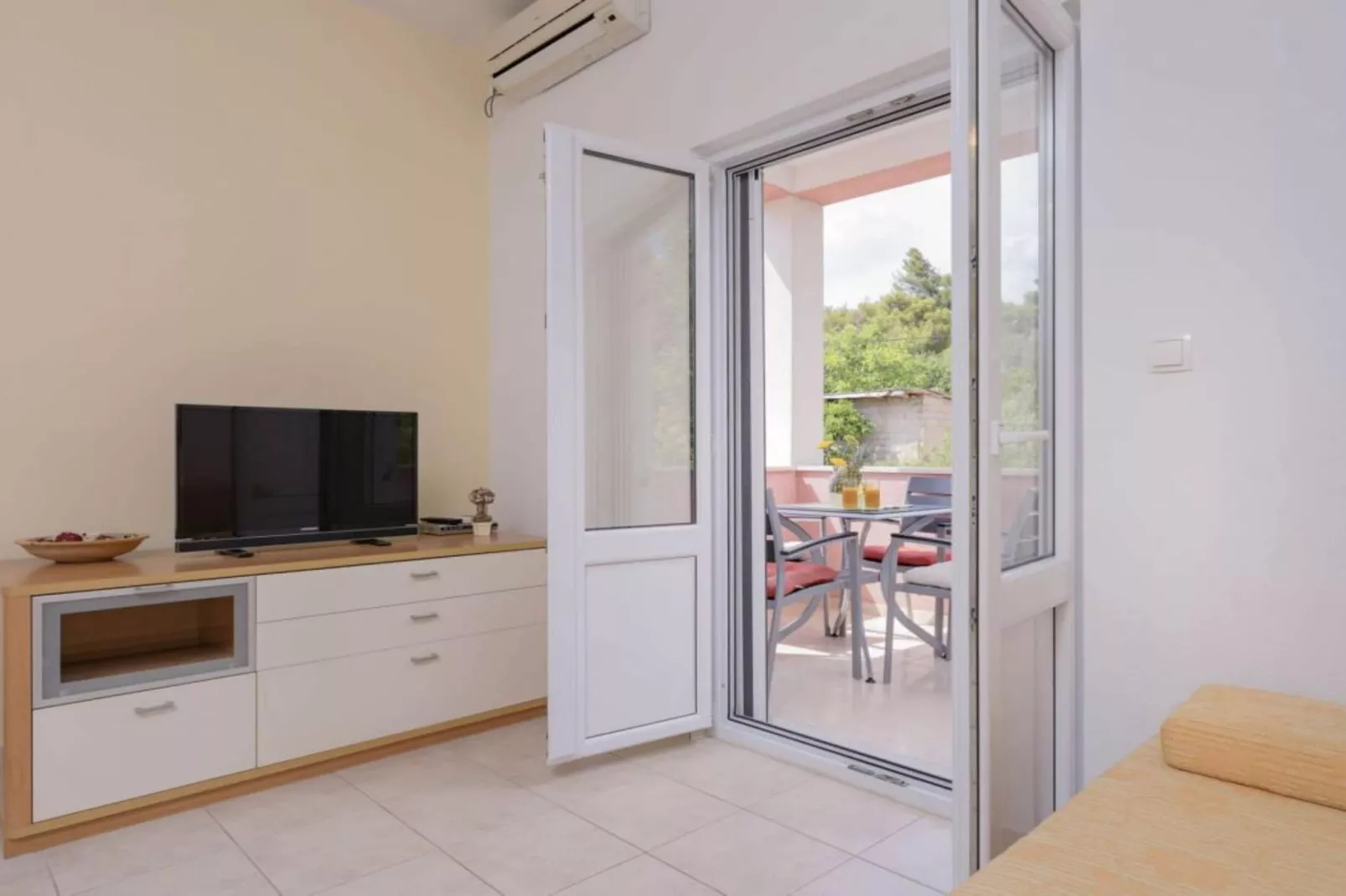 One Bedroom Apartment with Balcony 3