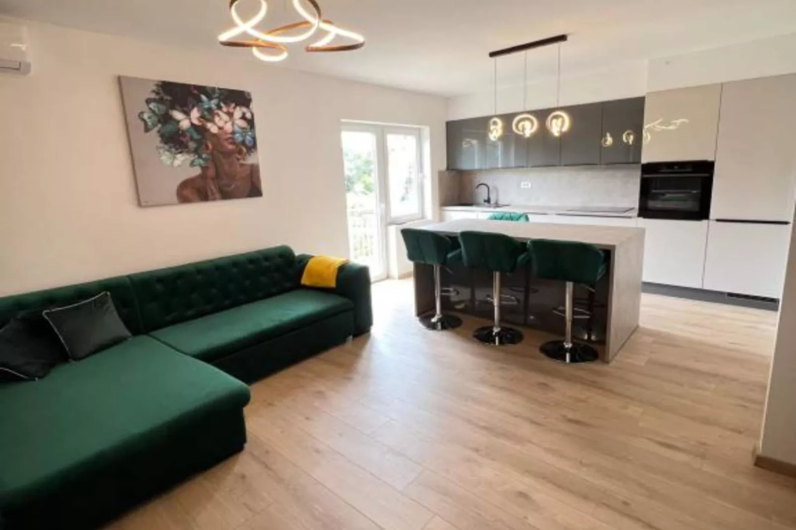 Four-Bedroom Apartment With Sea View