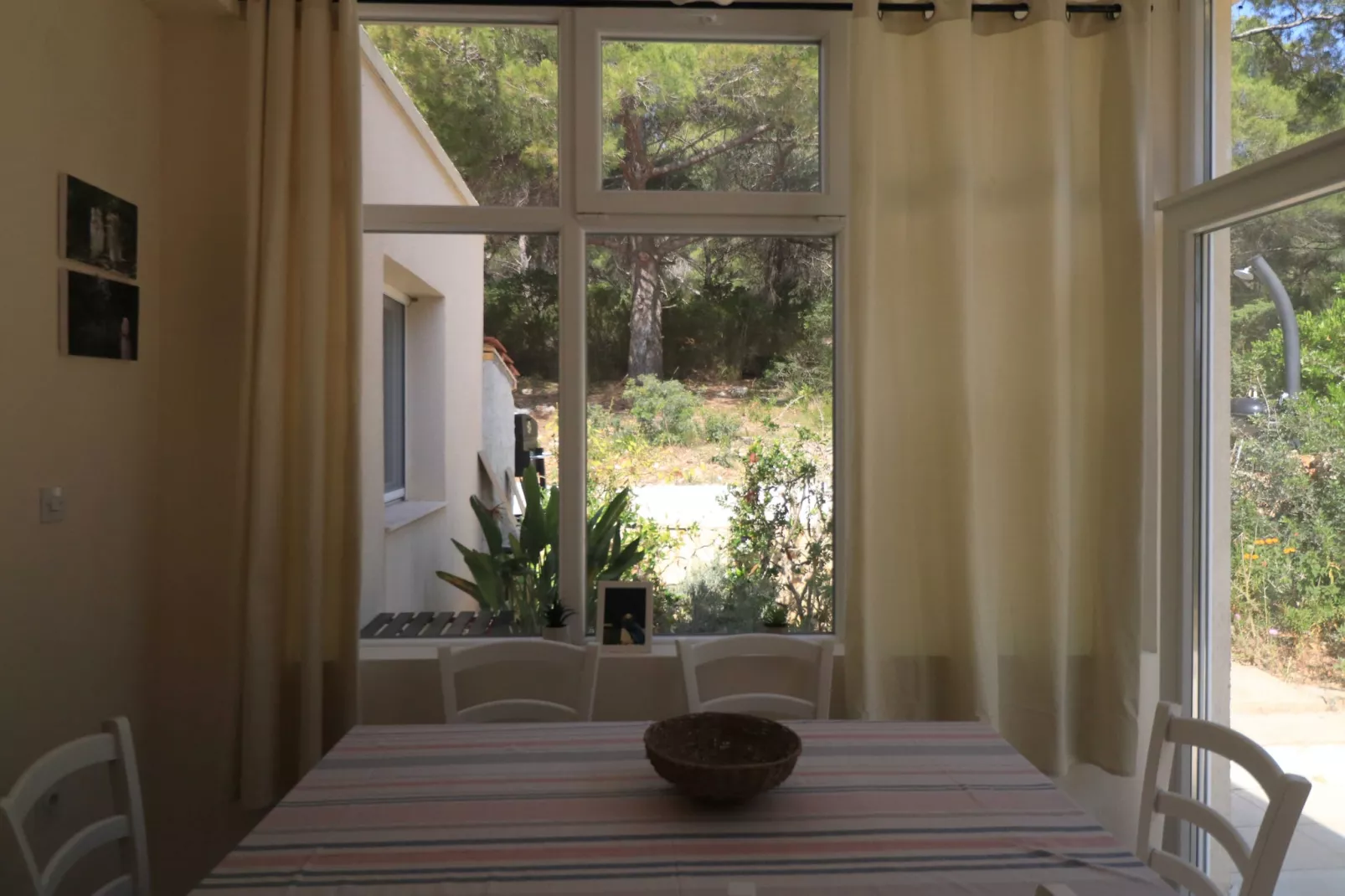 House Leta Cozy Hideaway with Pool - Four Bedroom Holiday Home with Pool