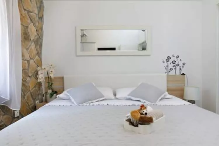 Holiday Home Lišnjak - Three Bedroom Holiday Home with Pool