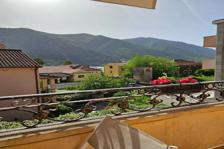 Chic & Sleek Apartments in Kotor - Deluxe Top Floor Apartment with Balcony and Sea View (6)