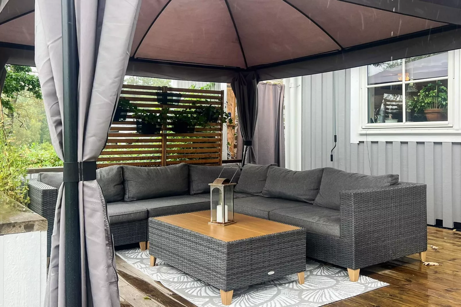 Charming Cottage by Sjunnaryd Lake