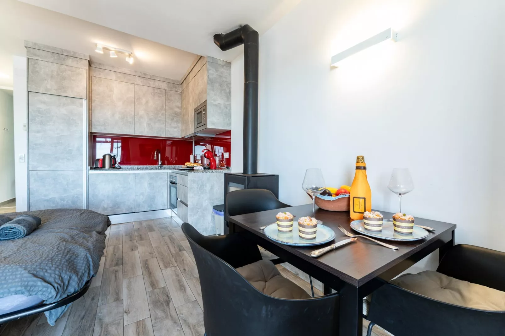 CT 401 - Faro's Beachfront Apartment in Calahonda