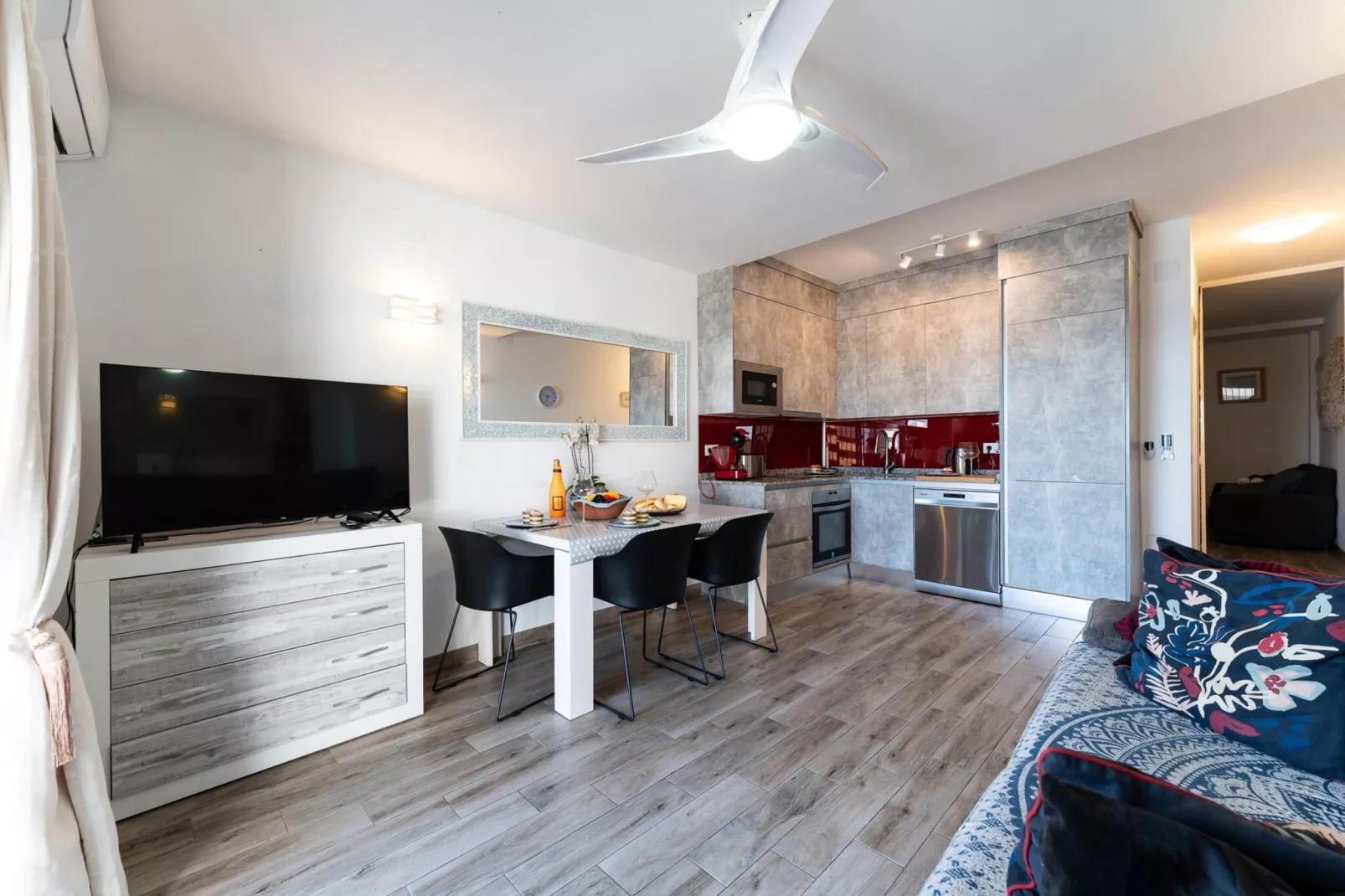 CT 399 - Faro's Beachfront Apartment in Calahonda