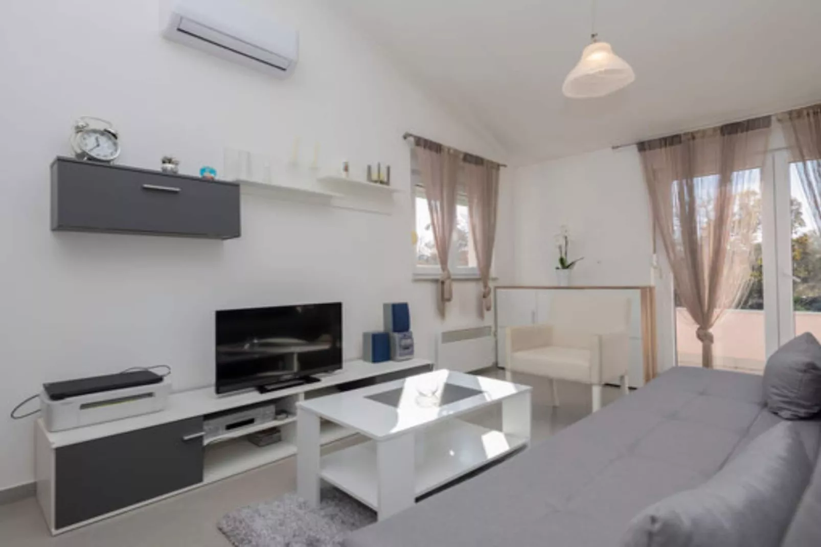 Charming Villa Nina with Pool - Four Bedroom Villa With Terrace and Swimming pool