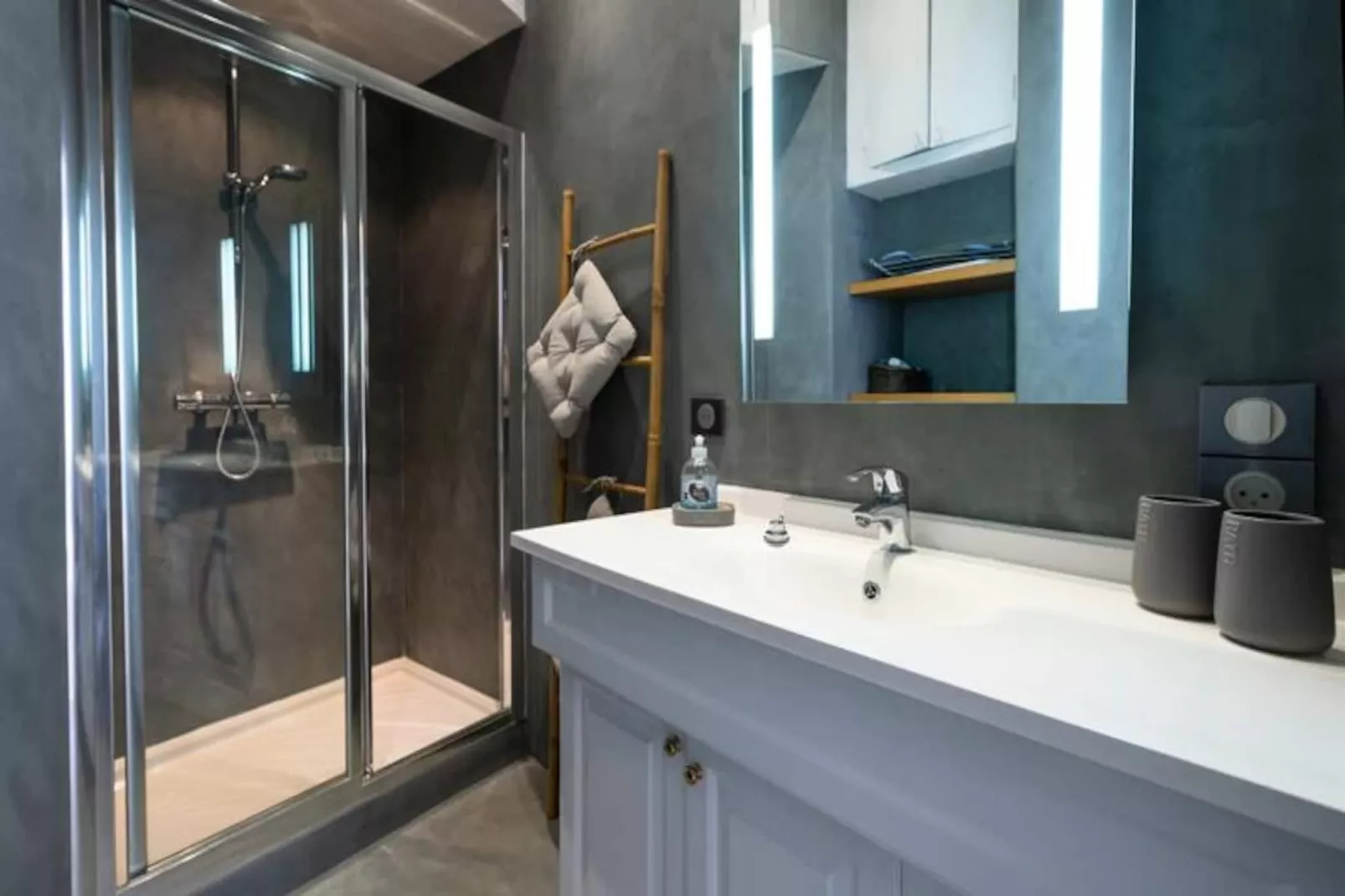 Résidence 3p Moderne Avec Terrasse En Plein Coeur De Cannes