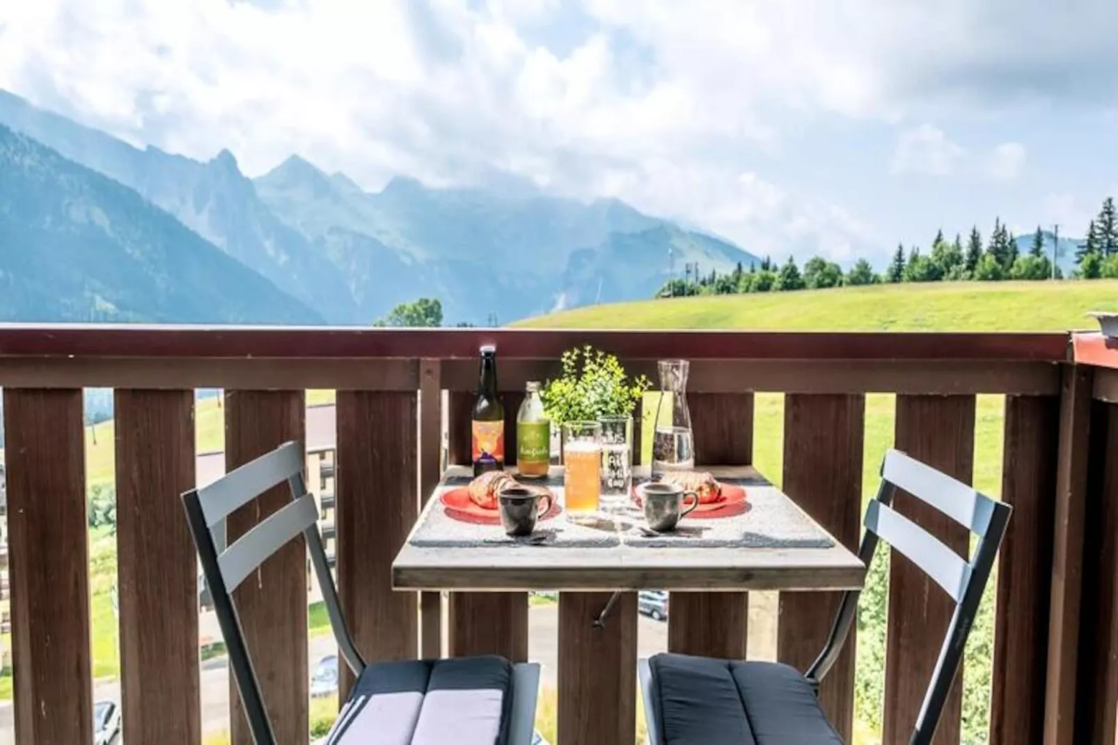 Slow Chalet Montblanc Soleil Sur Les Pistes Ascenseur Balcon, Vue, Parking