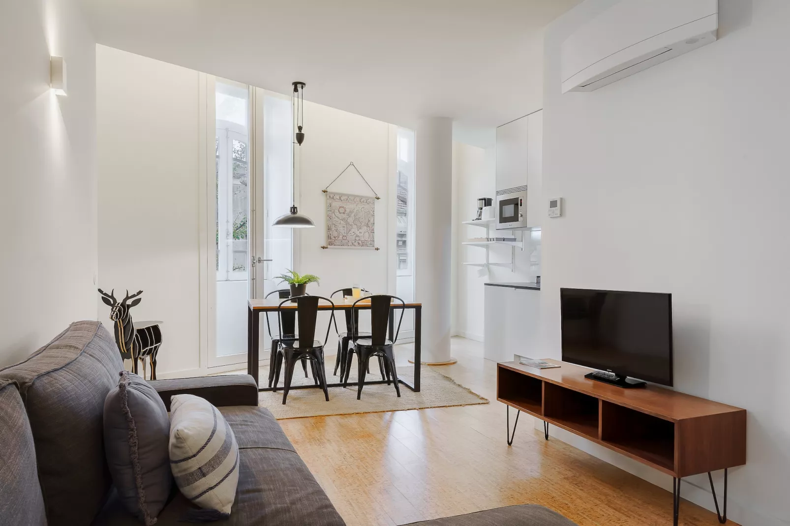 On Trend Nightlife Studio 103