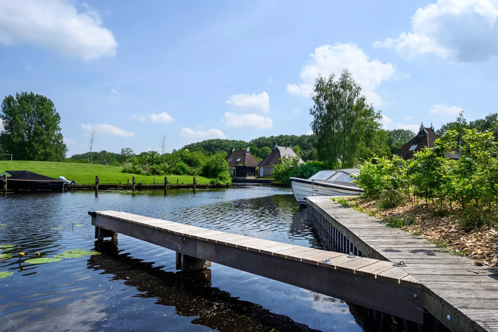 Grand Fisker Wellness de luxe met sauna buitenspa & sloep seizoensgebonden-Areas within 1km in summer