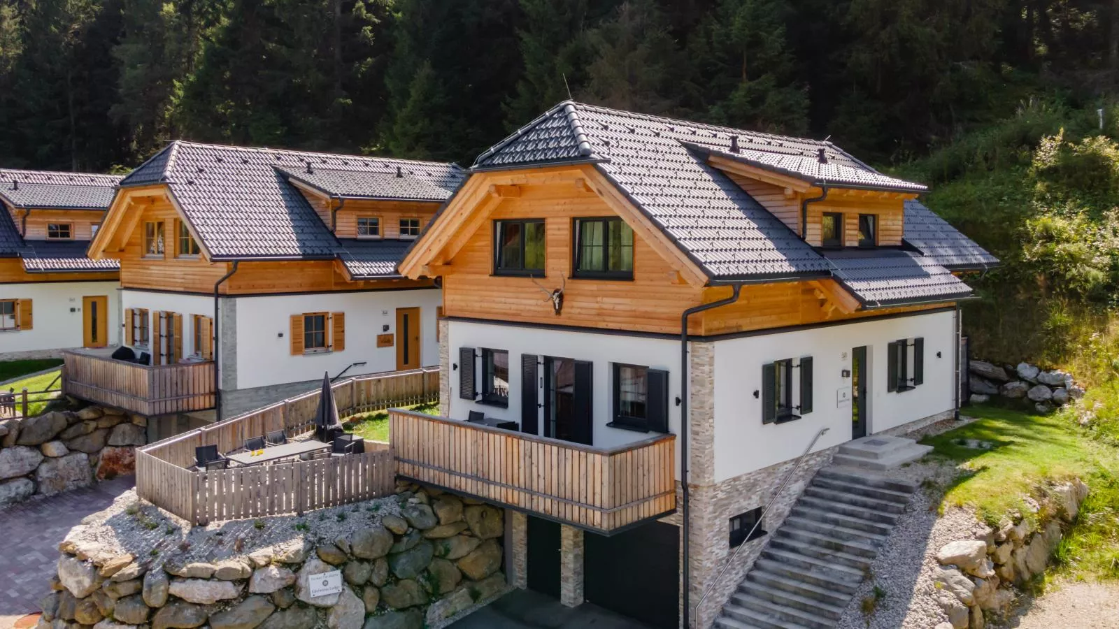 Edelweiss Lodge-Exterior in summer