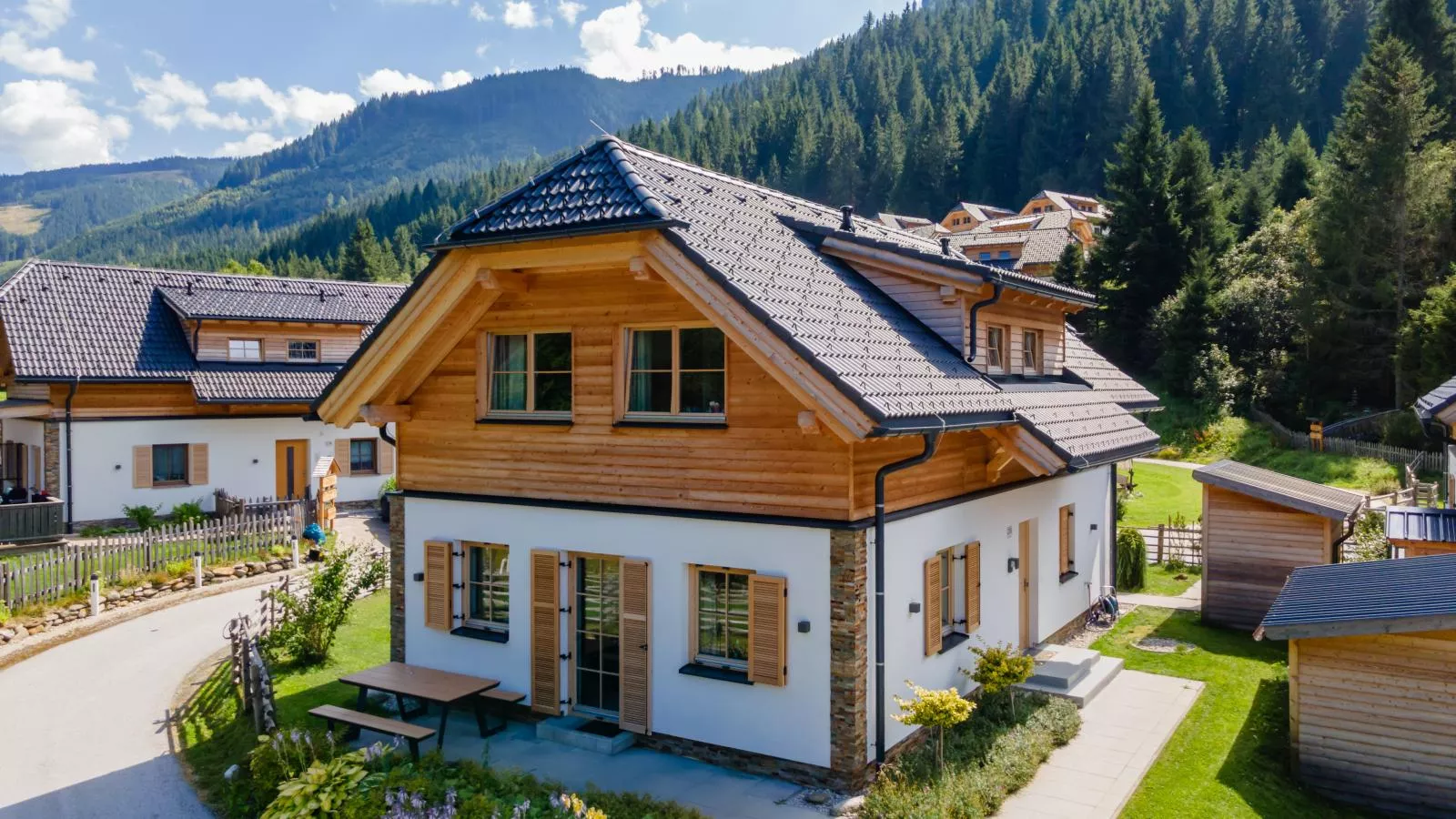 Donnersbach Lodge-Exterior in summer