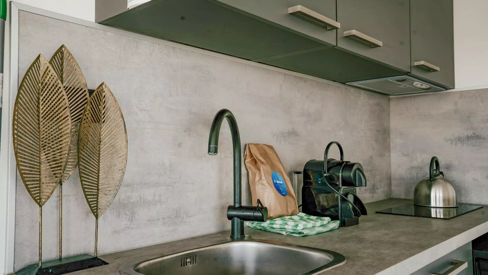 Tiny houseboat Parel I - airco-Kitchen