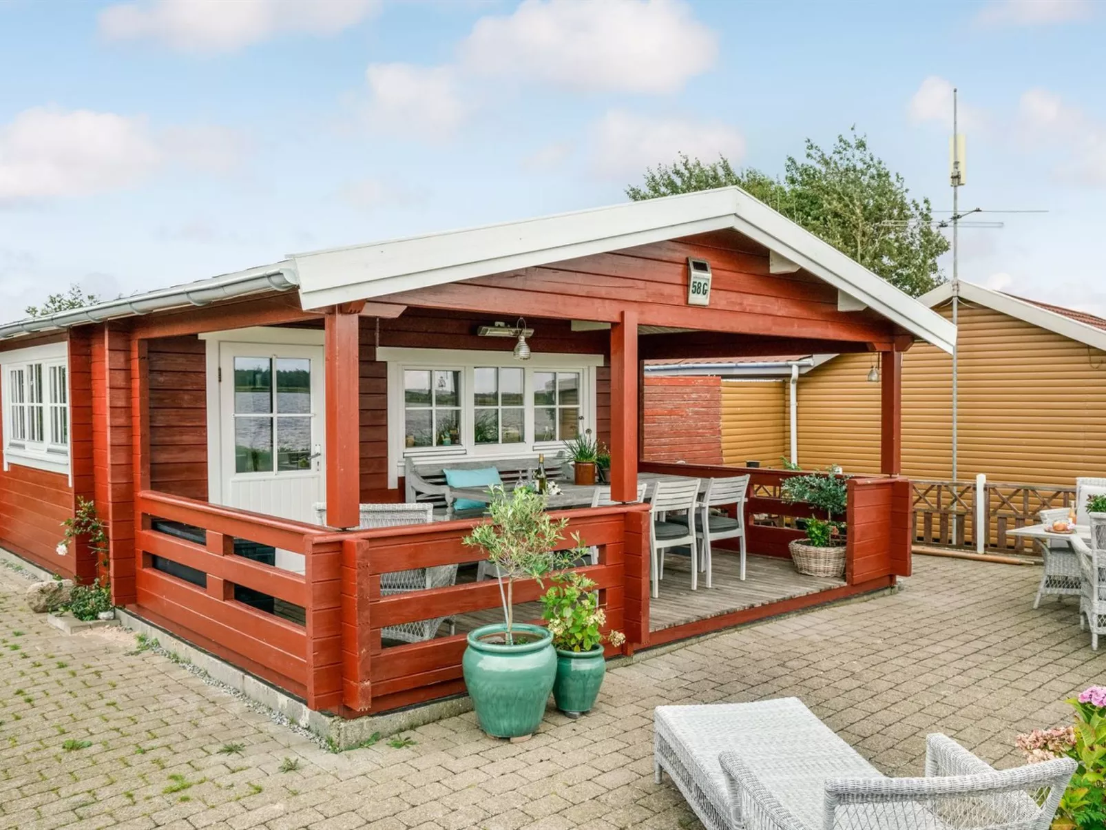 "Topi" - 15m from the sea