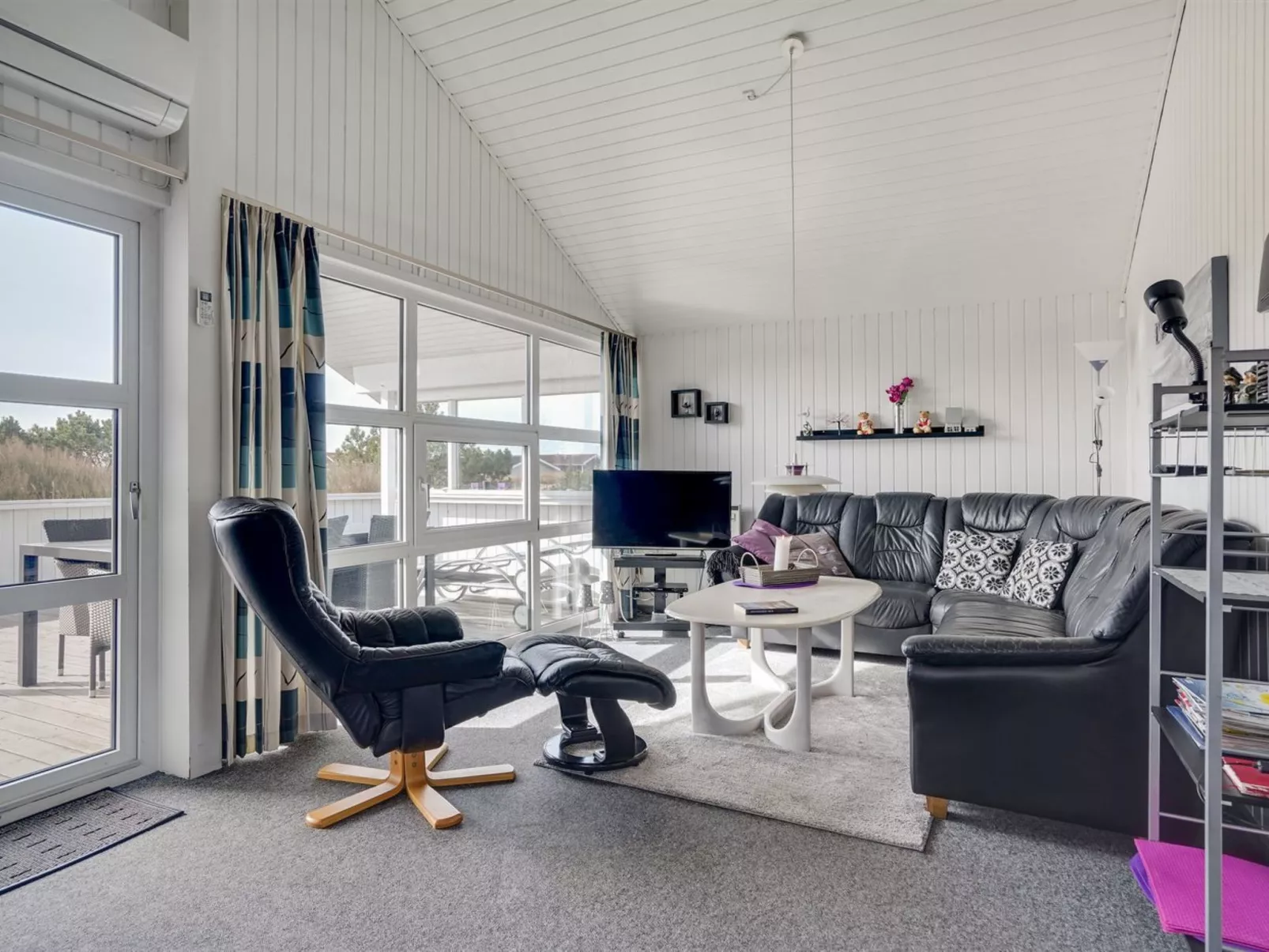 "Esir" - 800m from the sea