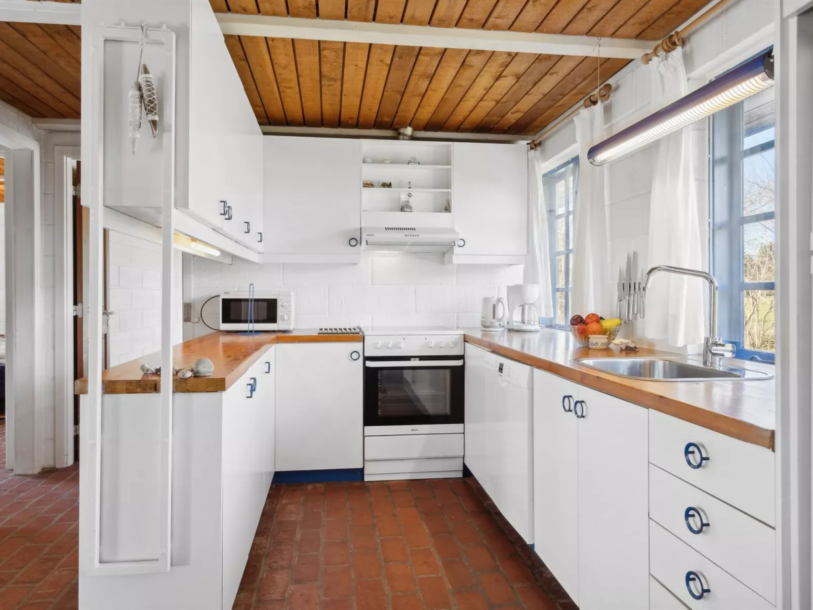 "Ema" - 5km from the sea-Drinnen