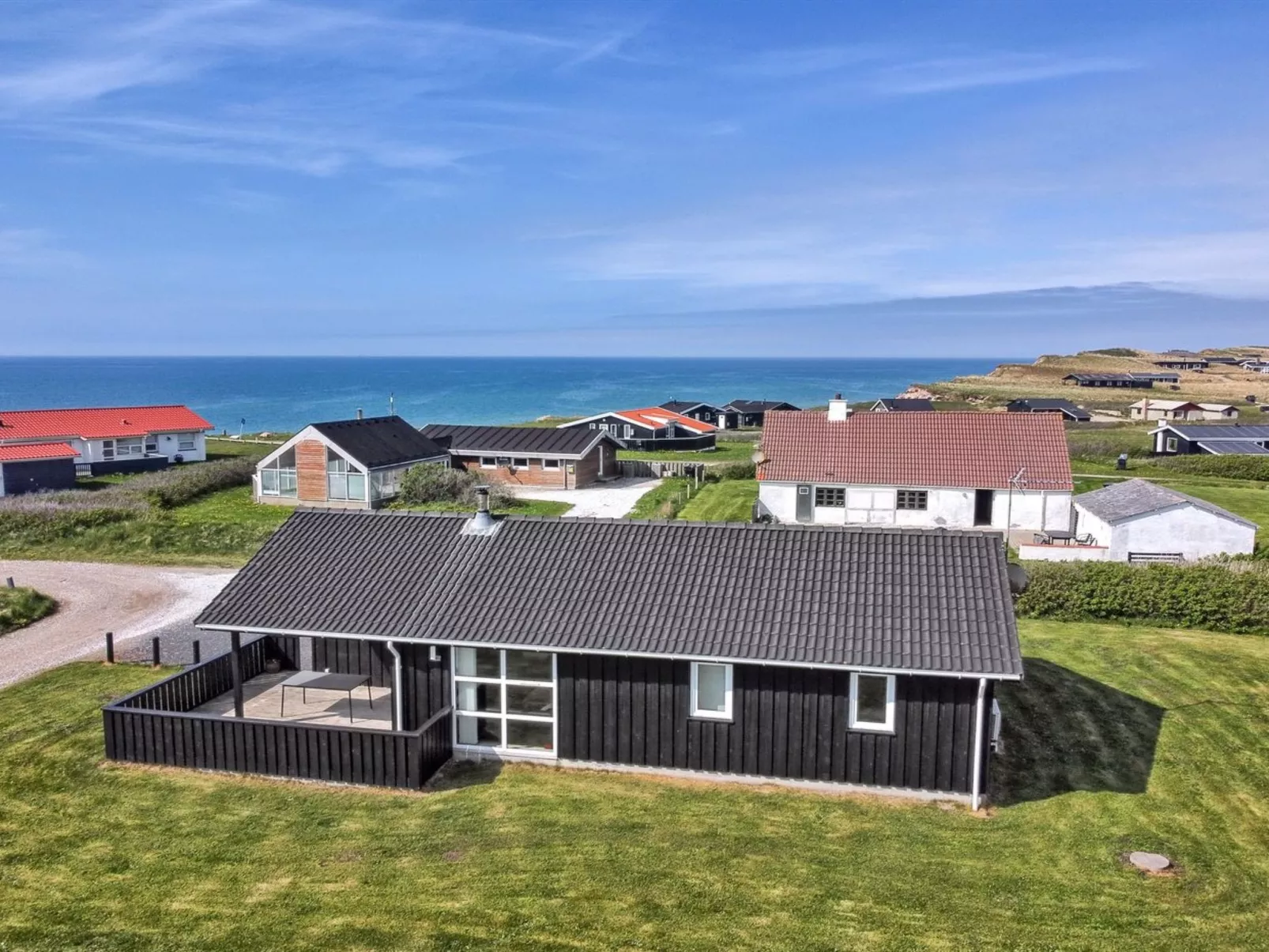 "Eyvin" - 100m from the sea-Dehors