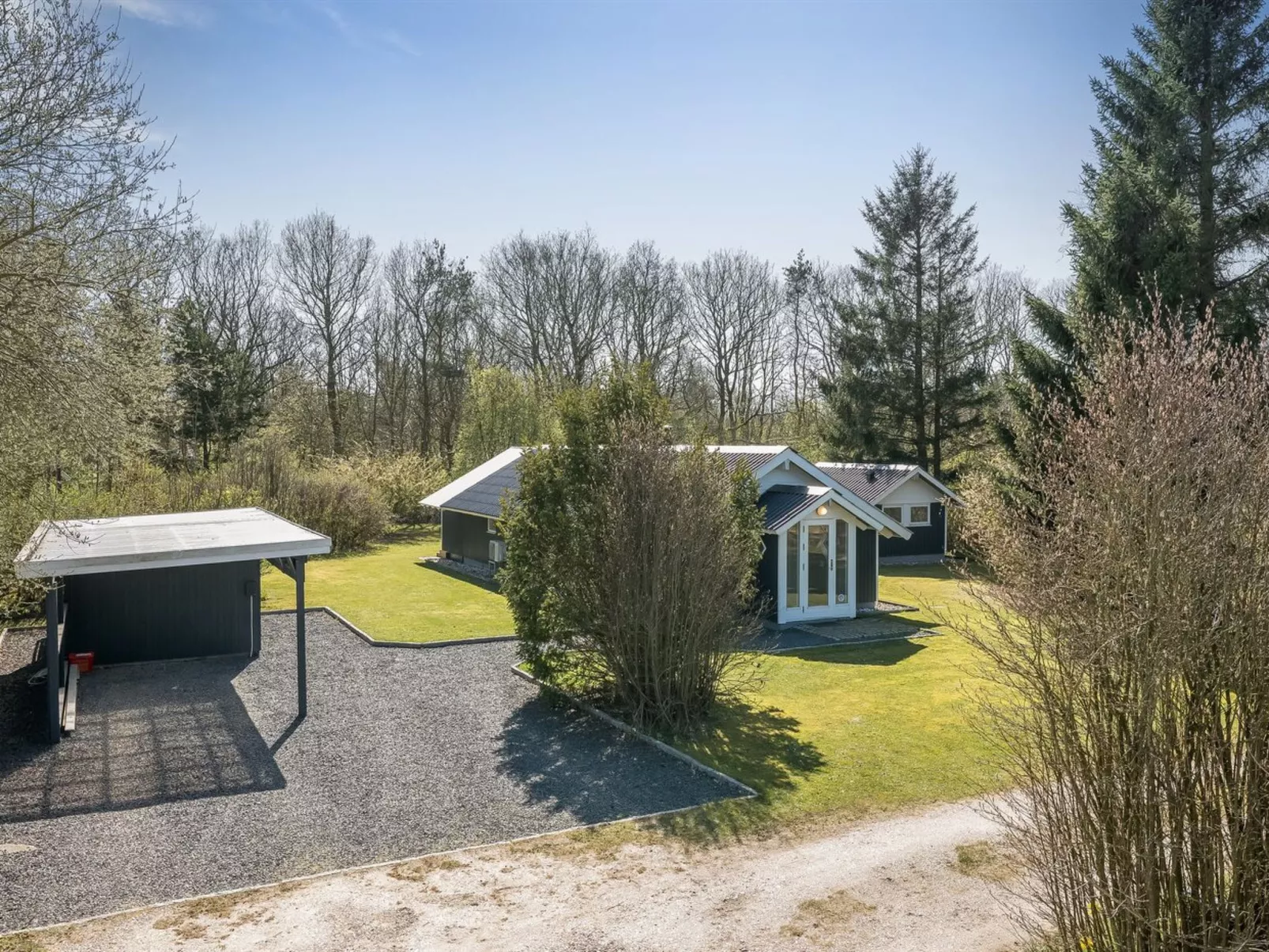 "Snefrid" - 12km from the sea-Draußen