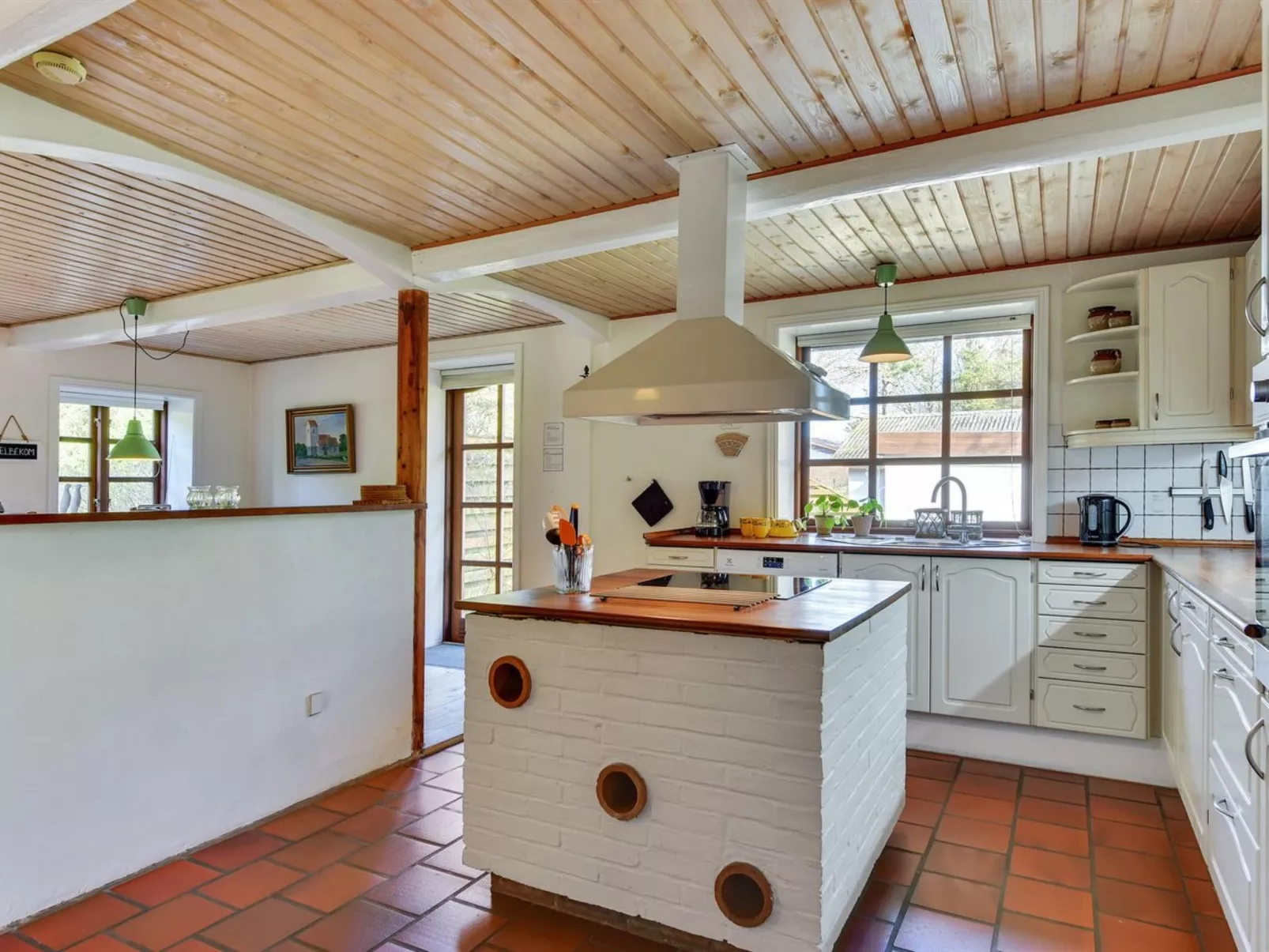 "Iiro" - 2.5km from the sea-Inside