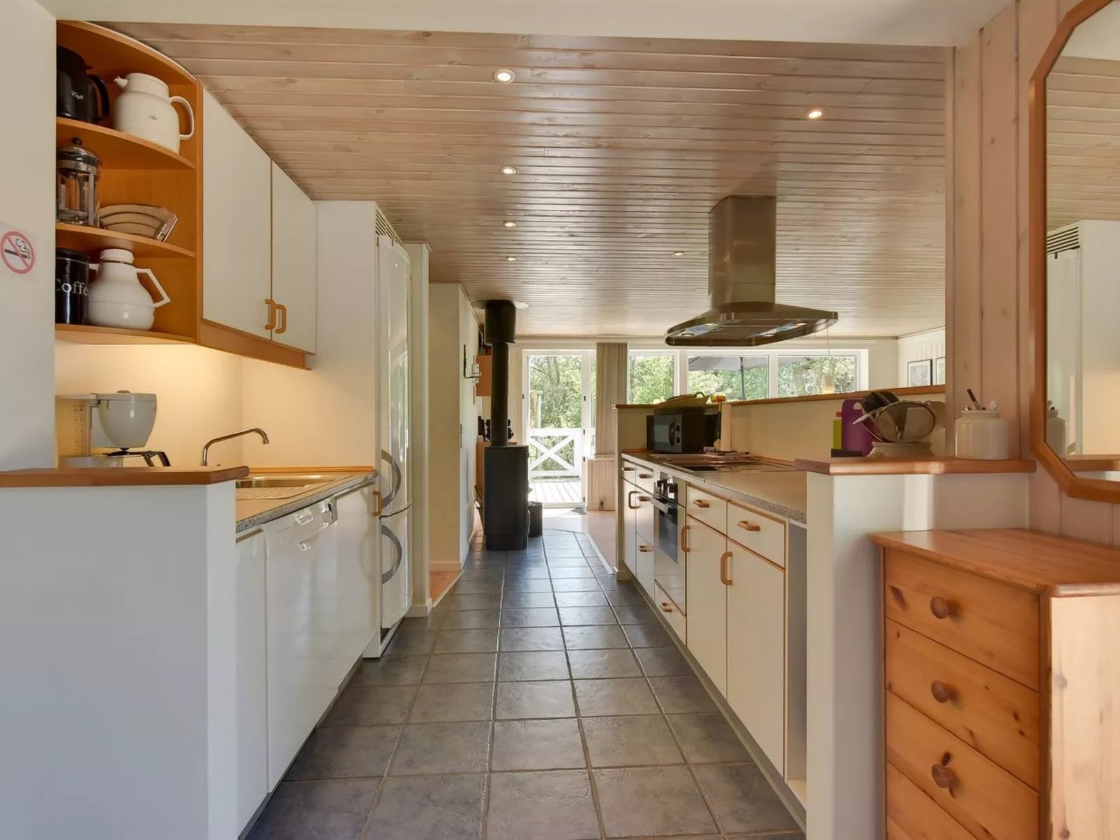 "Lane" - 675m from the sea