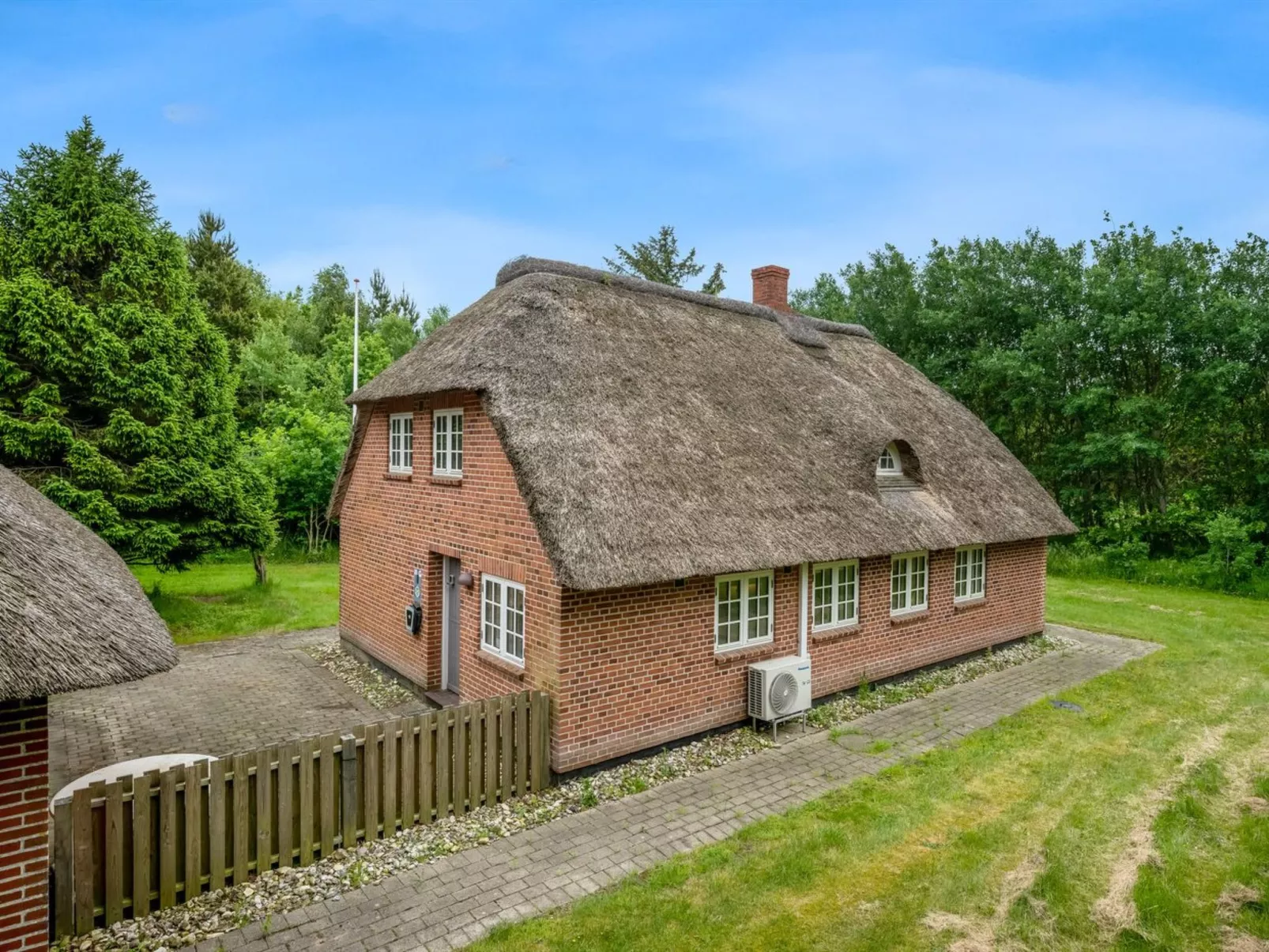 "Thoren" - 2km from the sea