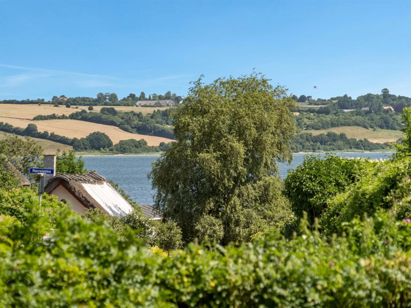 "Hwiting" - 200m from the sea