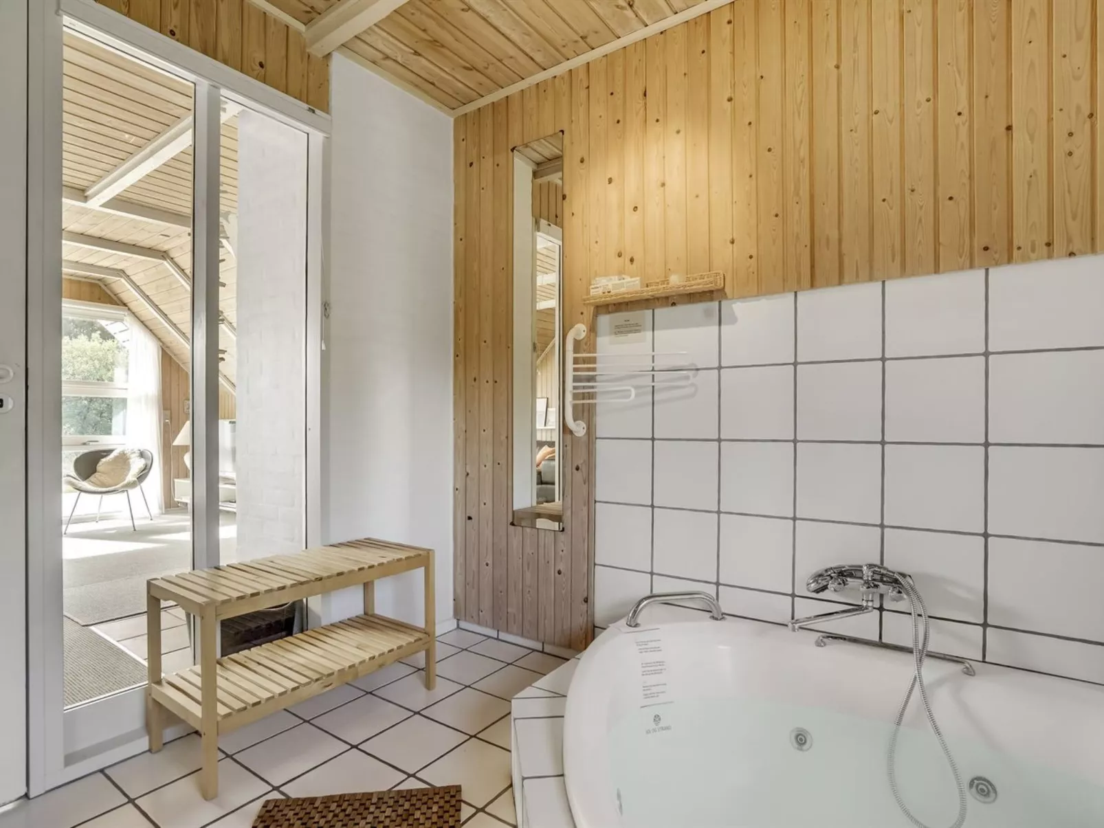 "Wale" - 3.3km from the sea