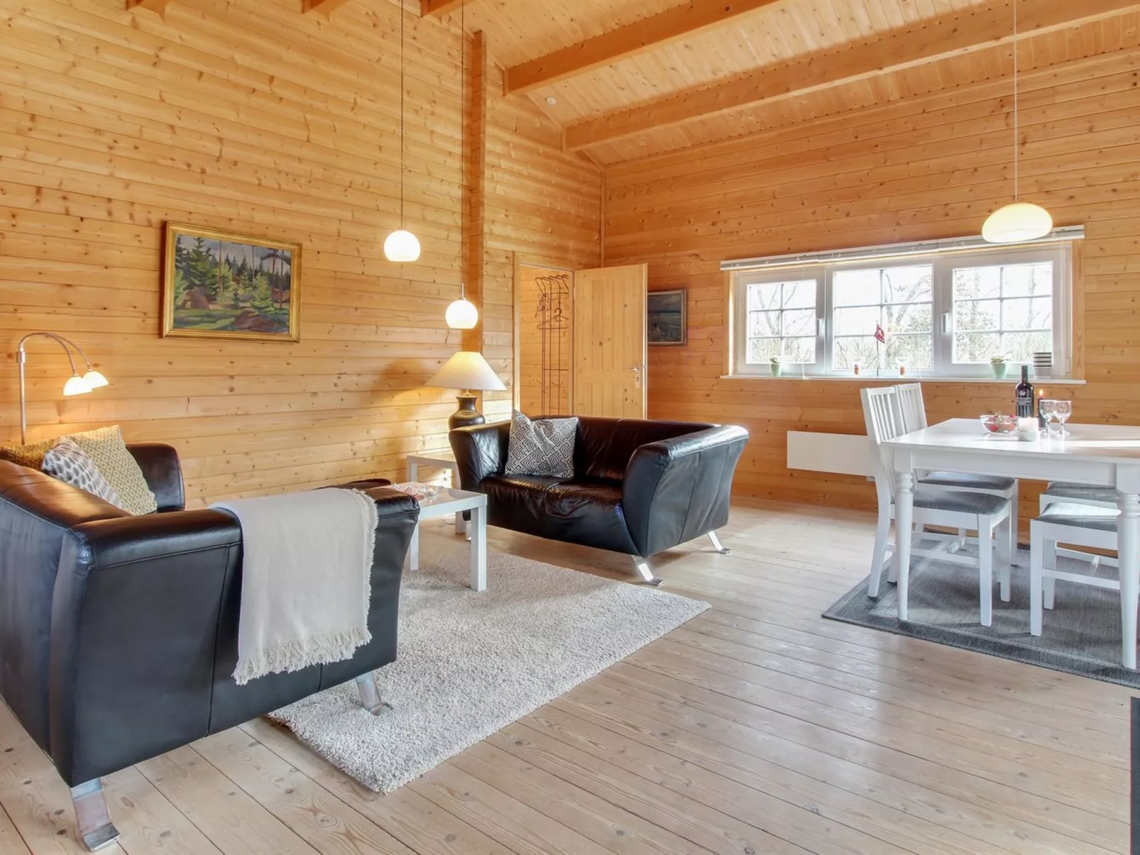 "Ulvi" - 300m to the fjord-Drinnen