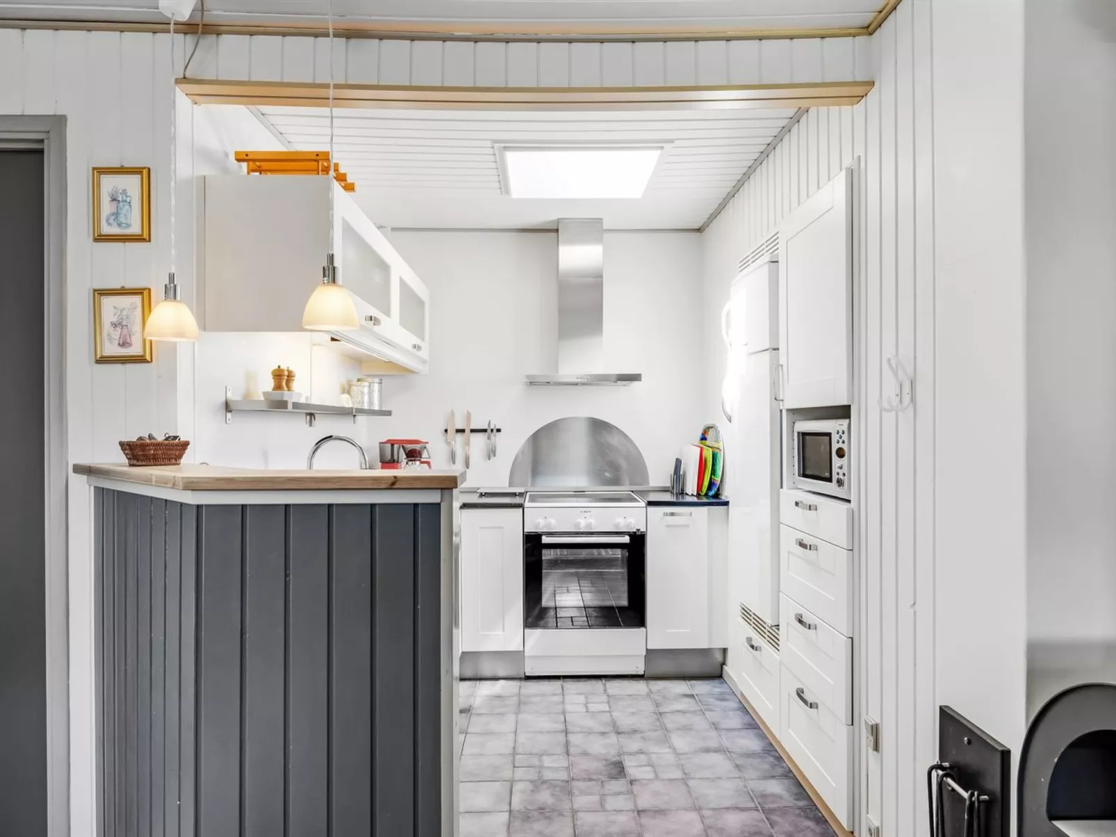 "Skakke" - 900m from the sea-Drinnen