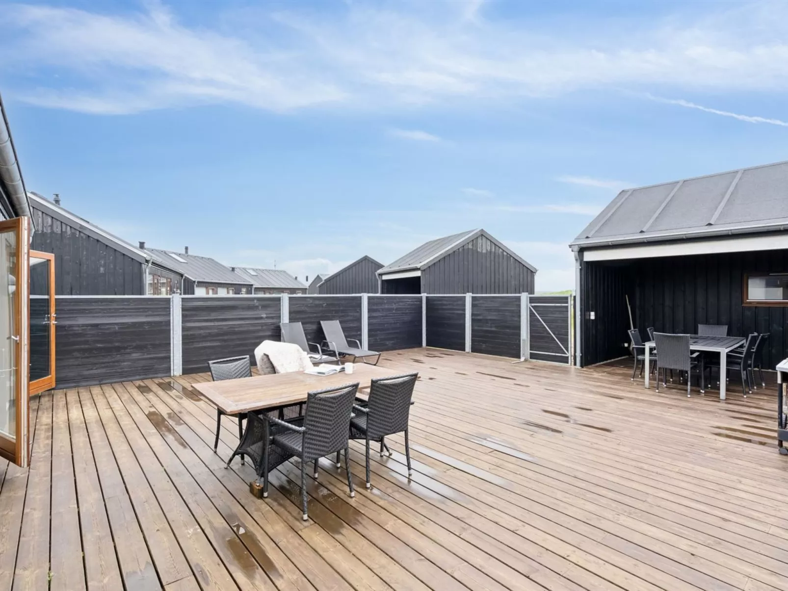 "Elara" - 200m from the sea-Outside