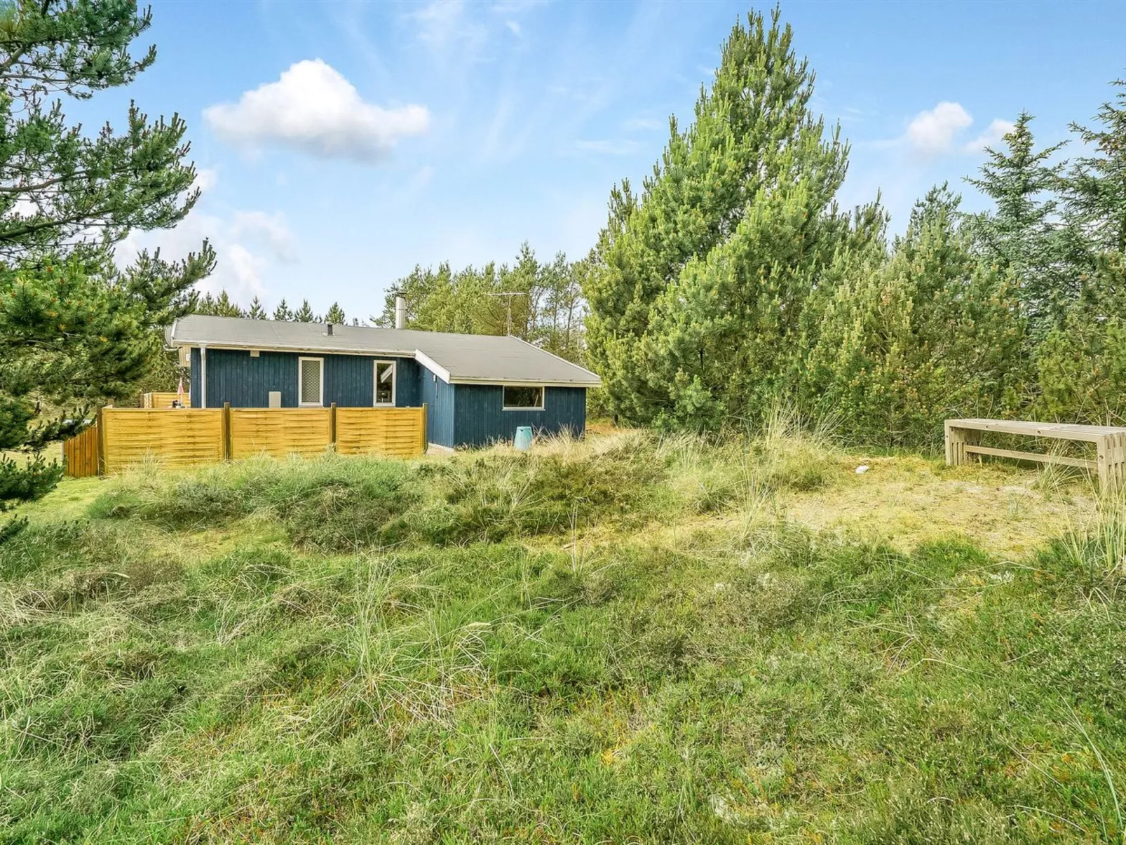 "Hughlek" - 900m from the sea