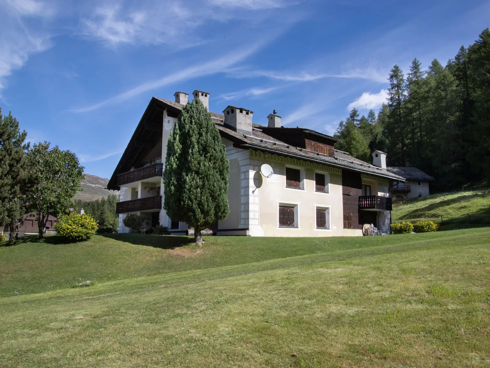 Chesa La Sajetta 12-Outside