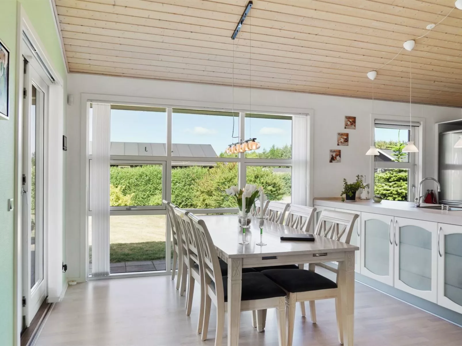 "Bertram" - 1.9km from the sea