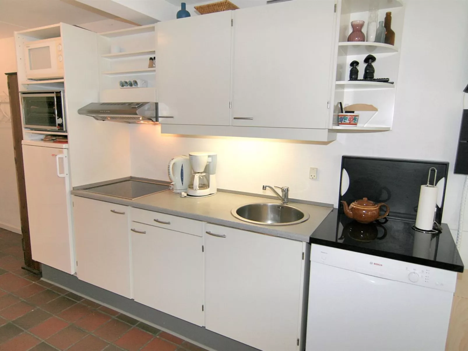 "Else" - 100m from the sea-Inside