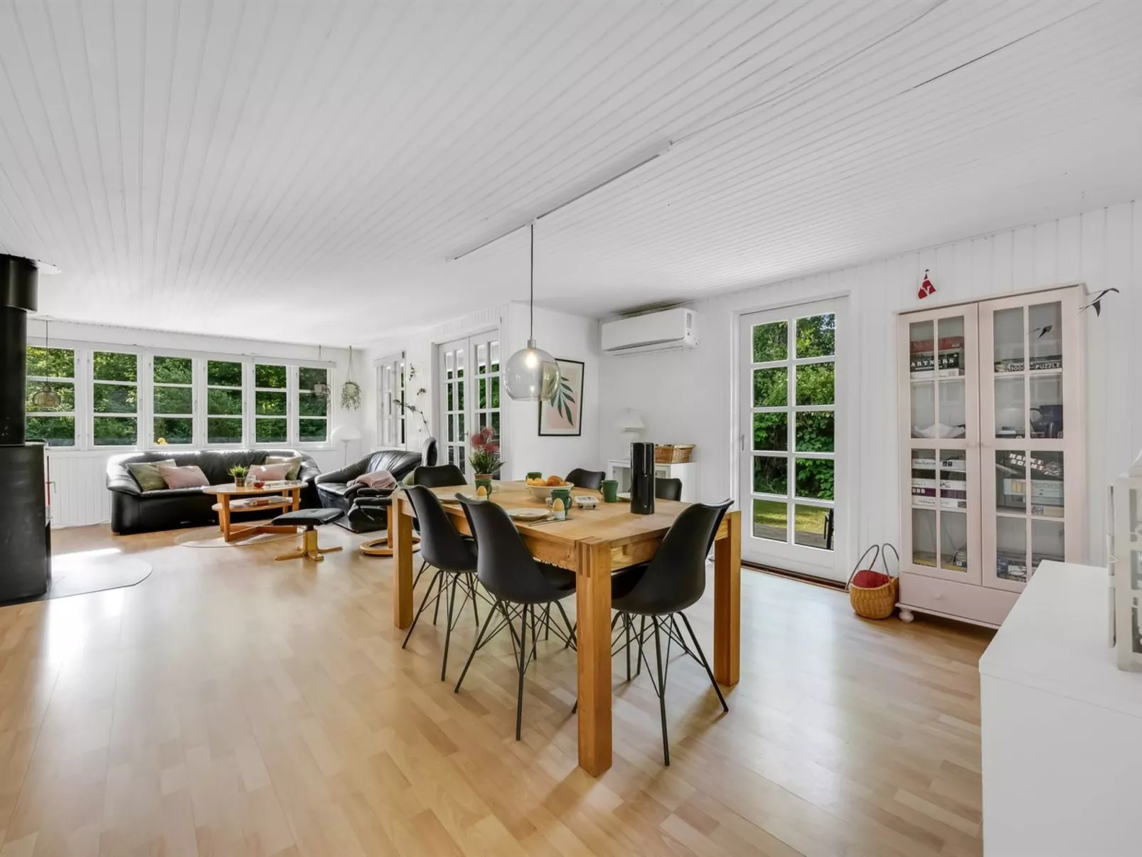 "Sunaj" -  from the sea-Drinnen