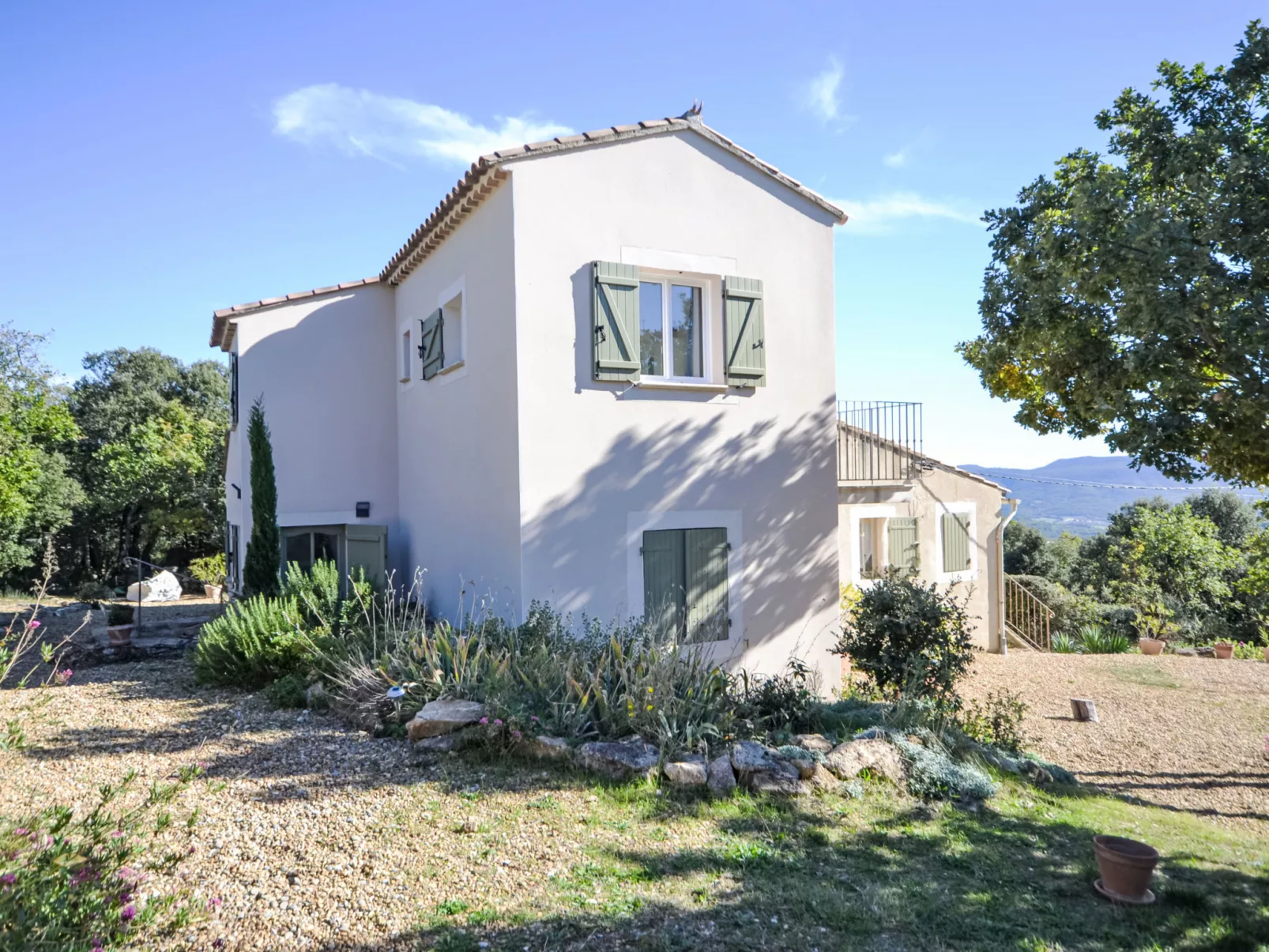 Les Cairnes-Draußen