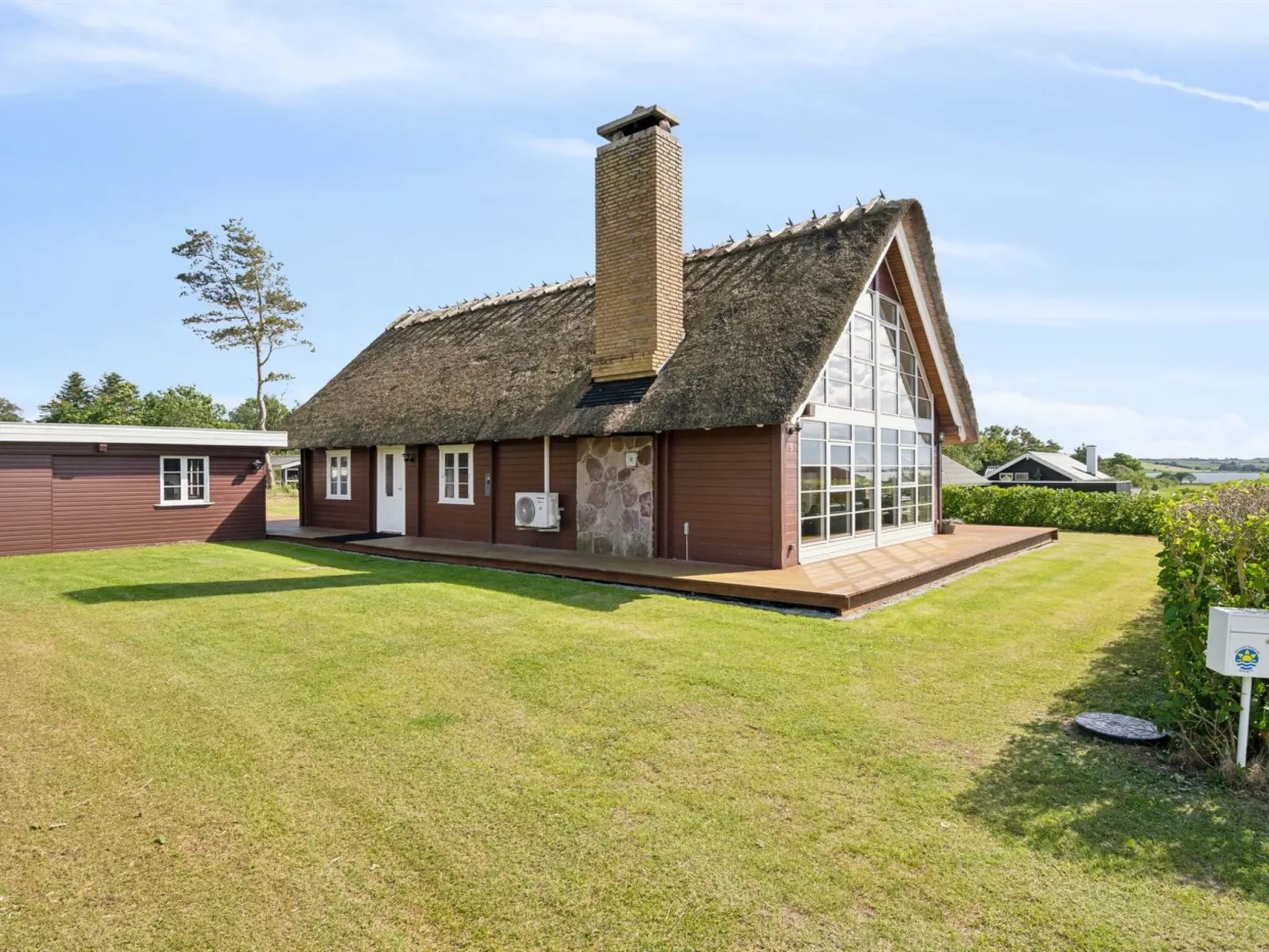 "Ginnie" - 300m from the sea