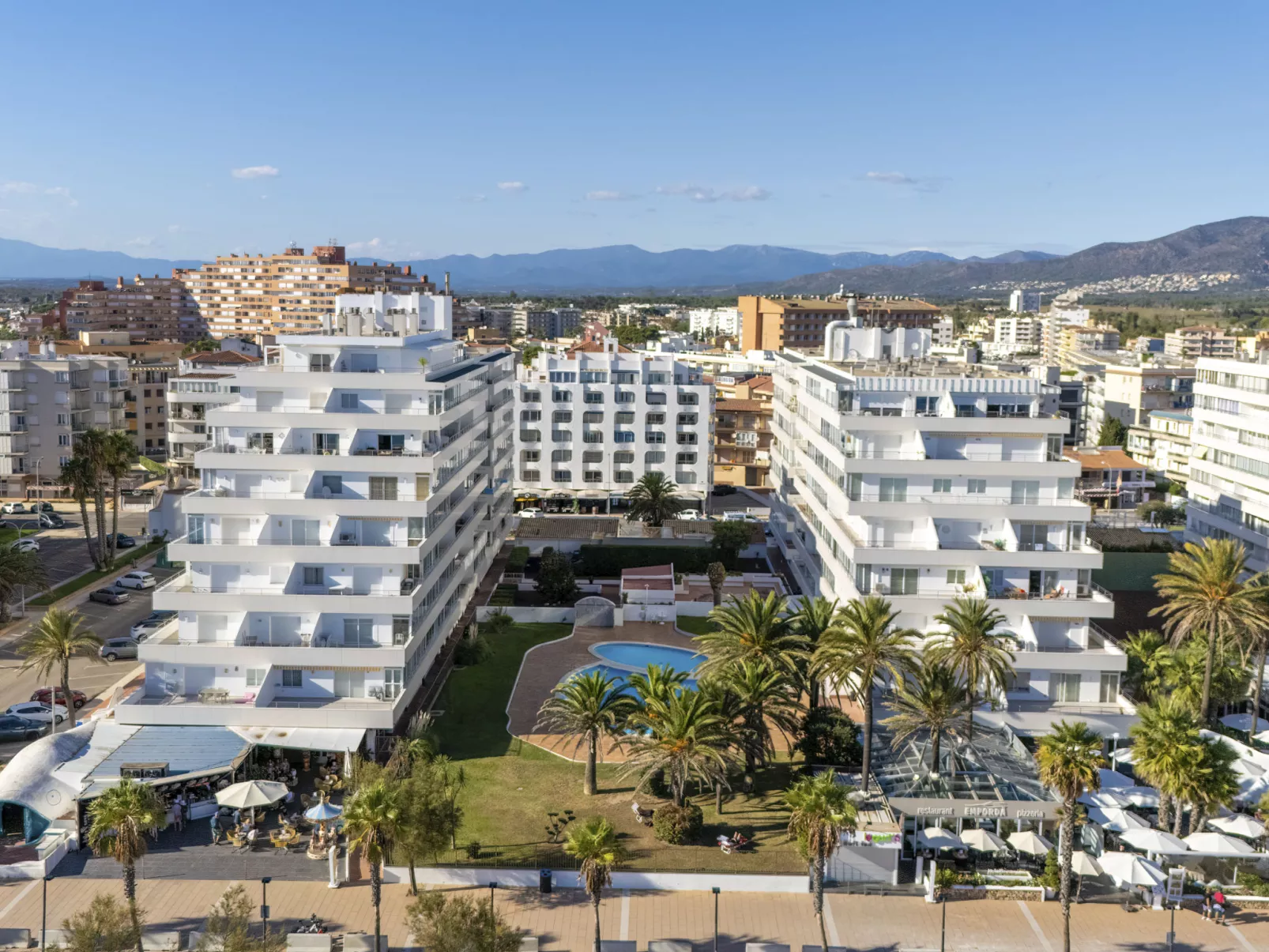 Roses Holiday Center-Dehors