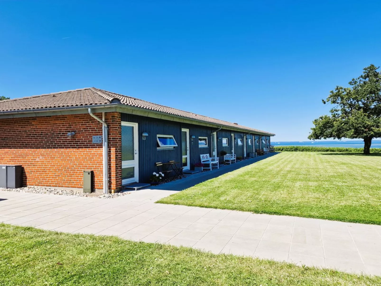 "Emira" - 50m from the sea