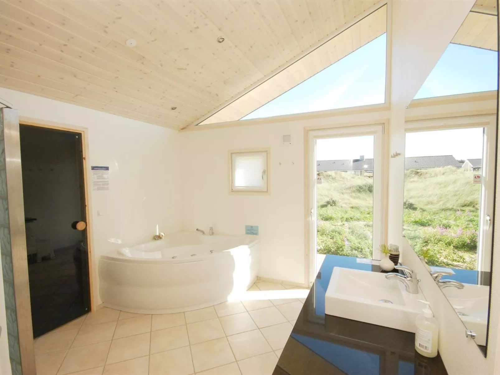 "Ung" - 150m from the sea