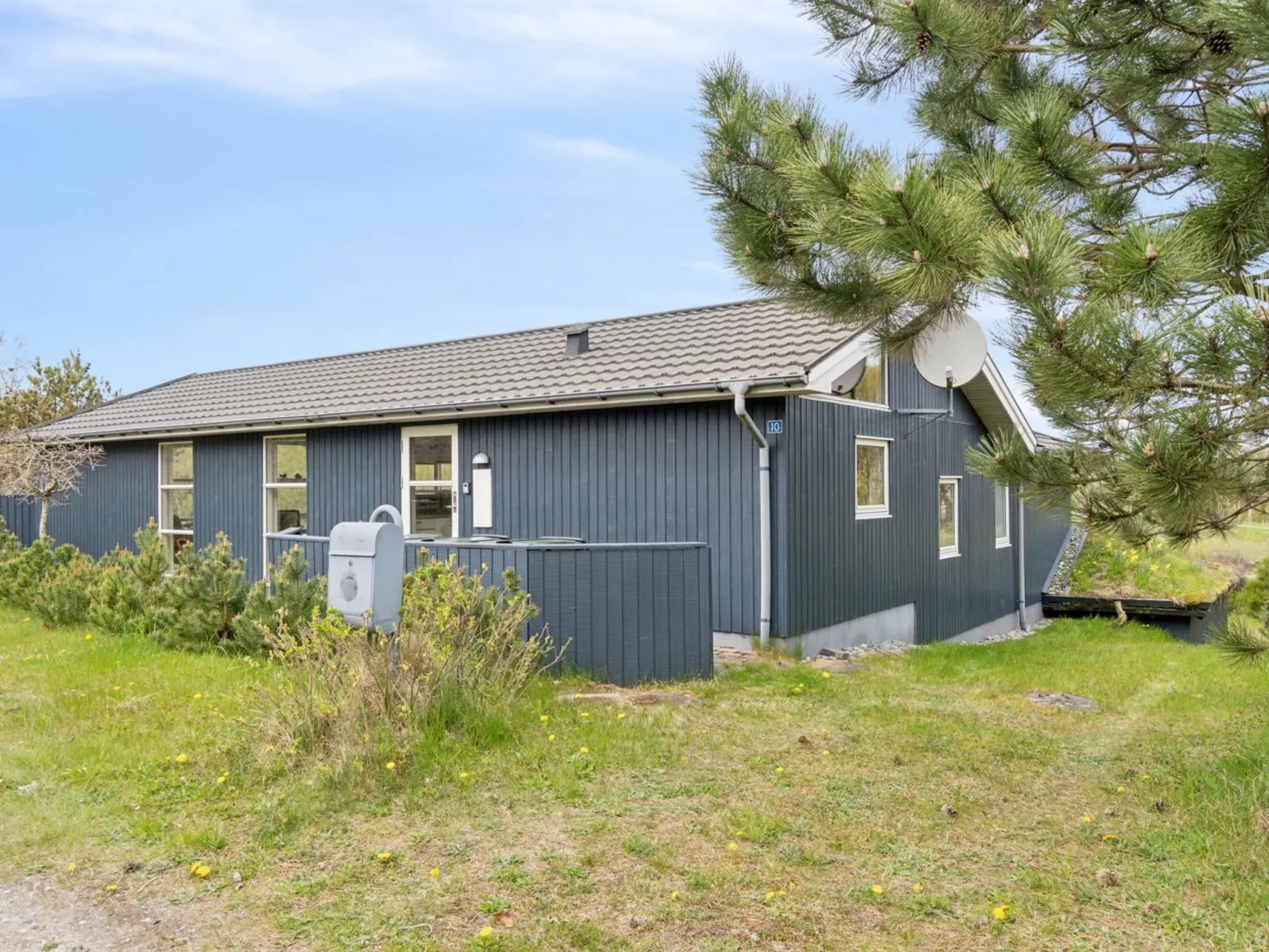 "Farah" - 275m from the sea