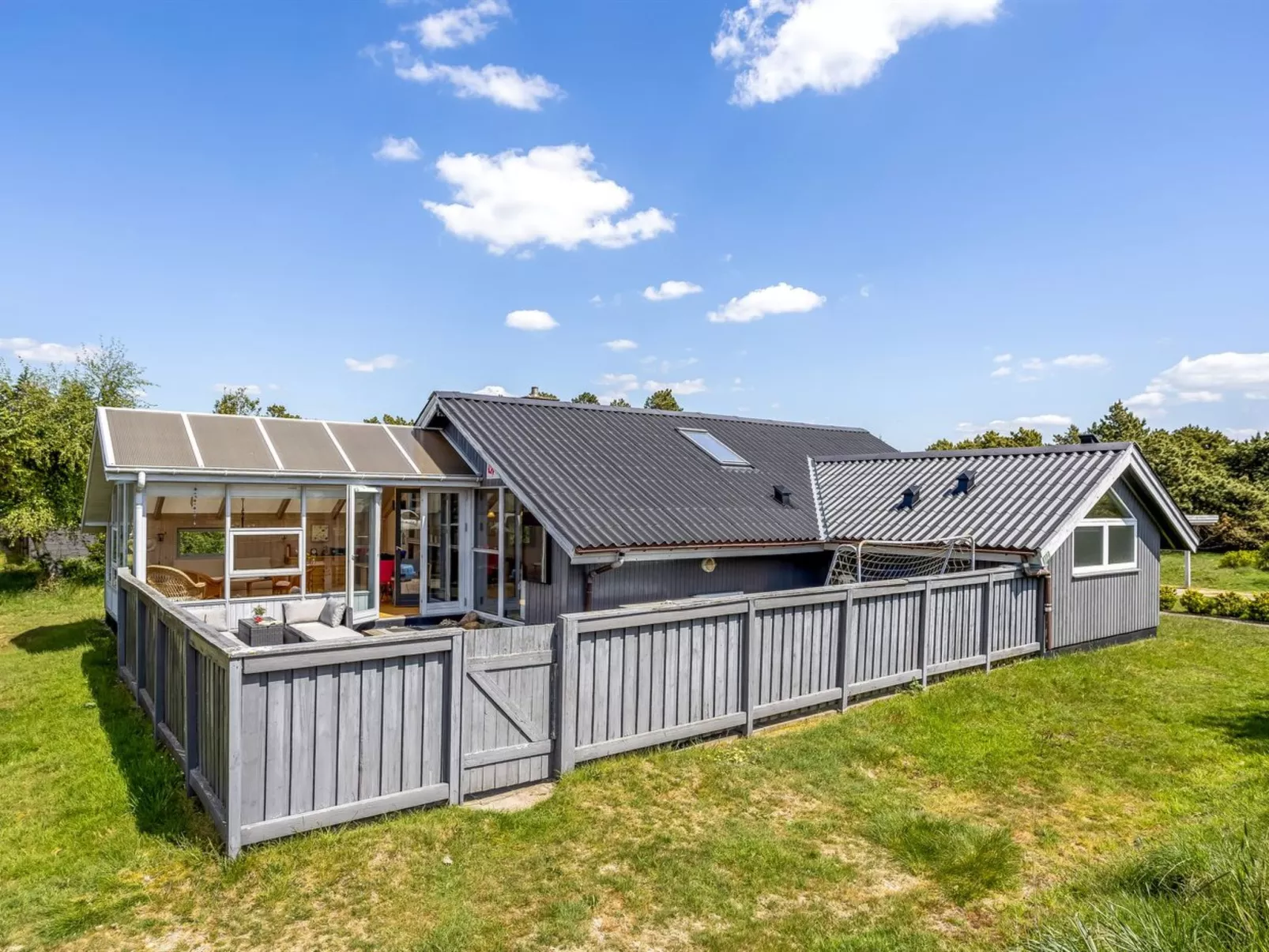 "Solvejk" - 800m from the sea-Outside