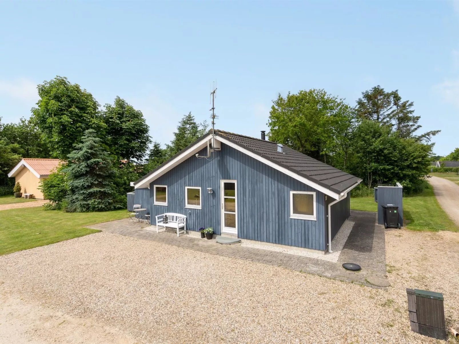 "Jarik" - 1.2km to the fjord