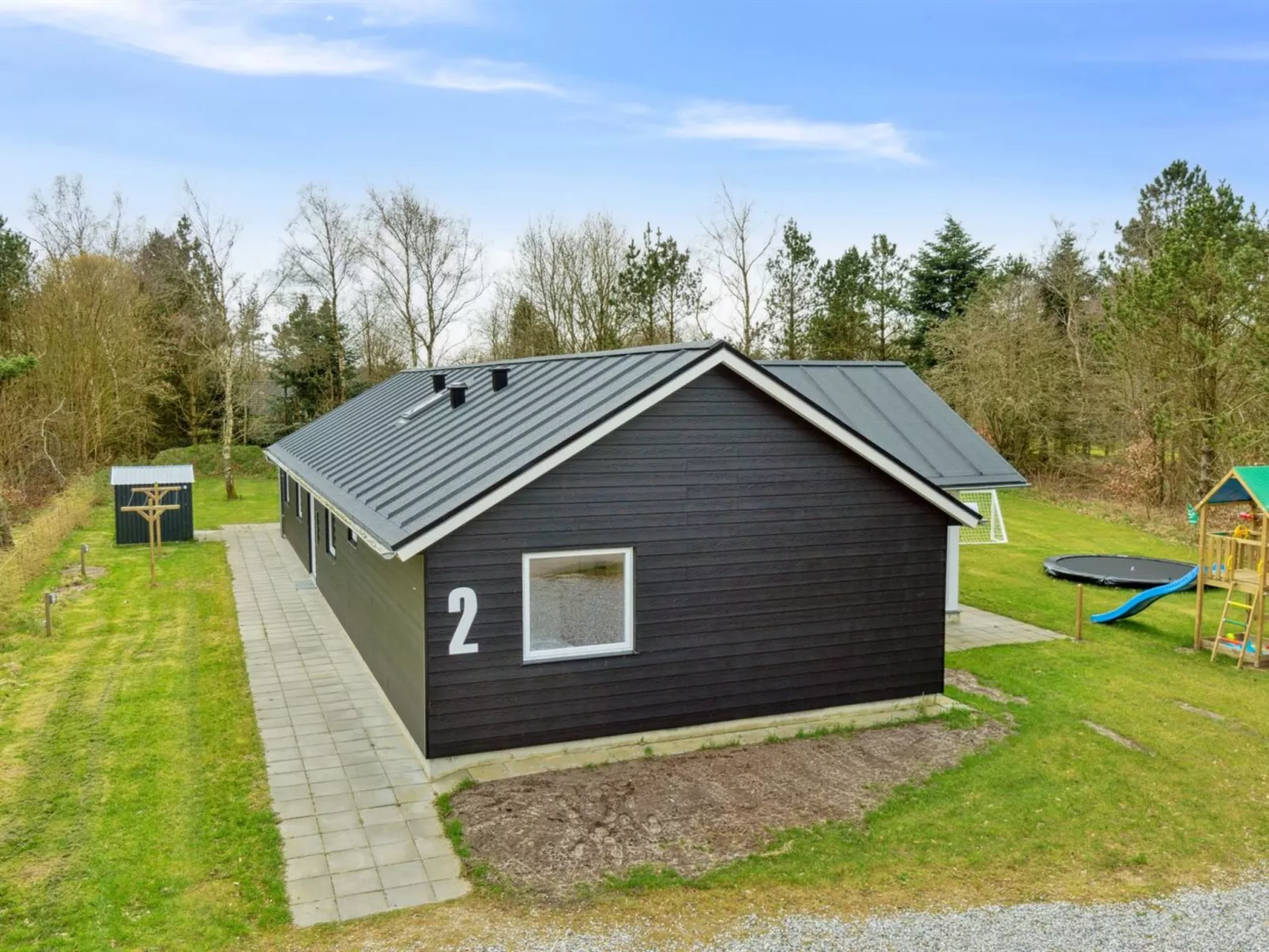 "Human" - 10.5km from the sea-Dehors