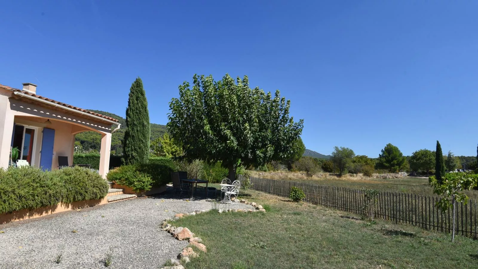 La Truffe-Gardens in summer