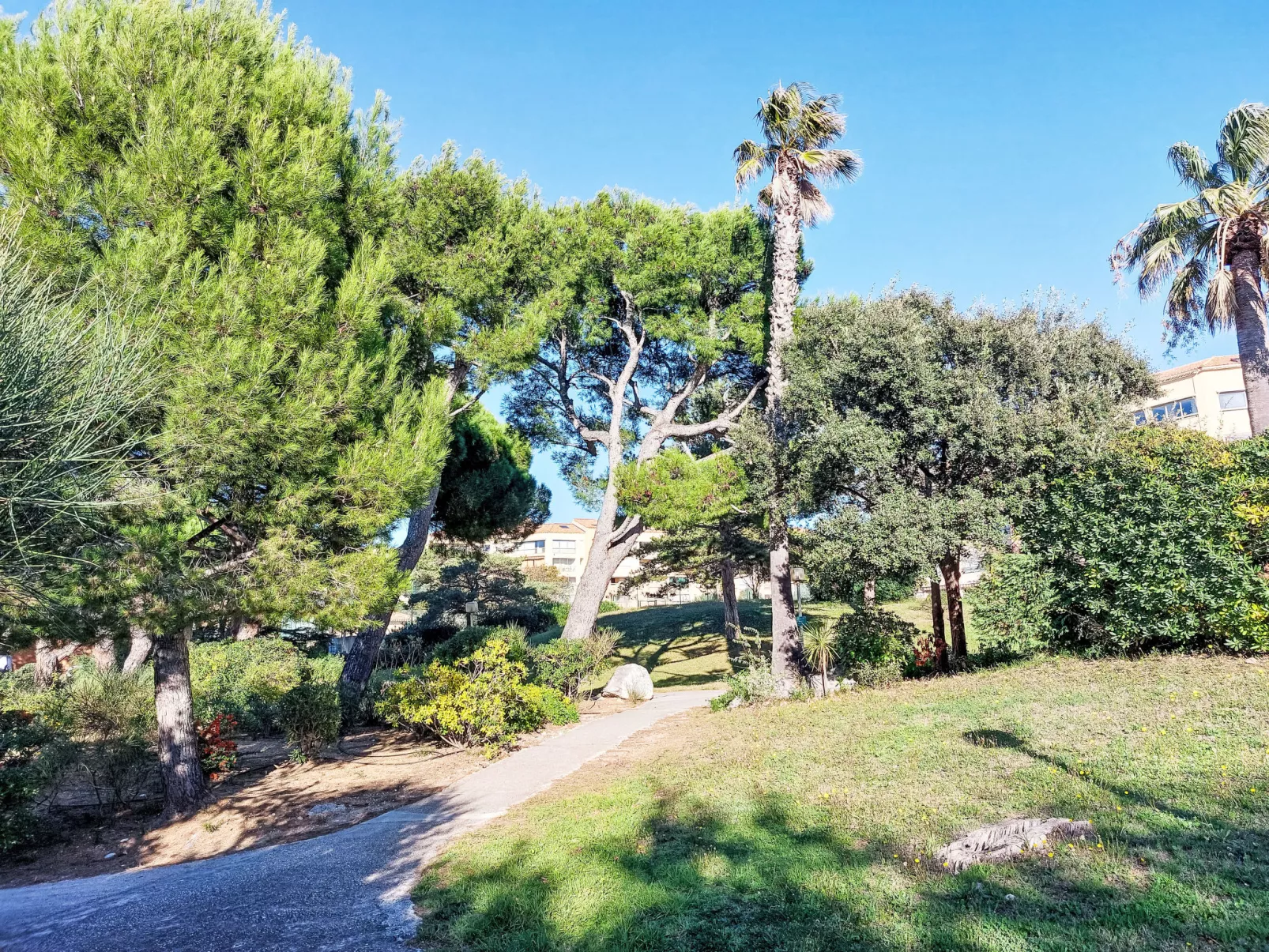 Les Marines d'Aryana-Outside