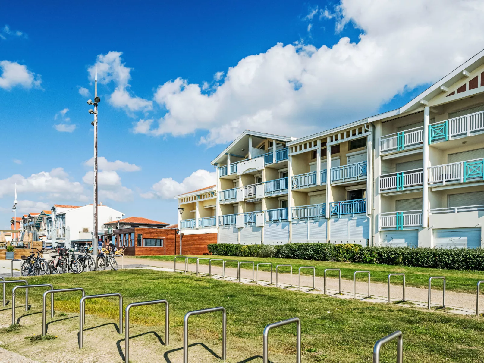 Les hauts de la corniche-Outside