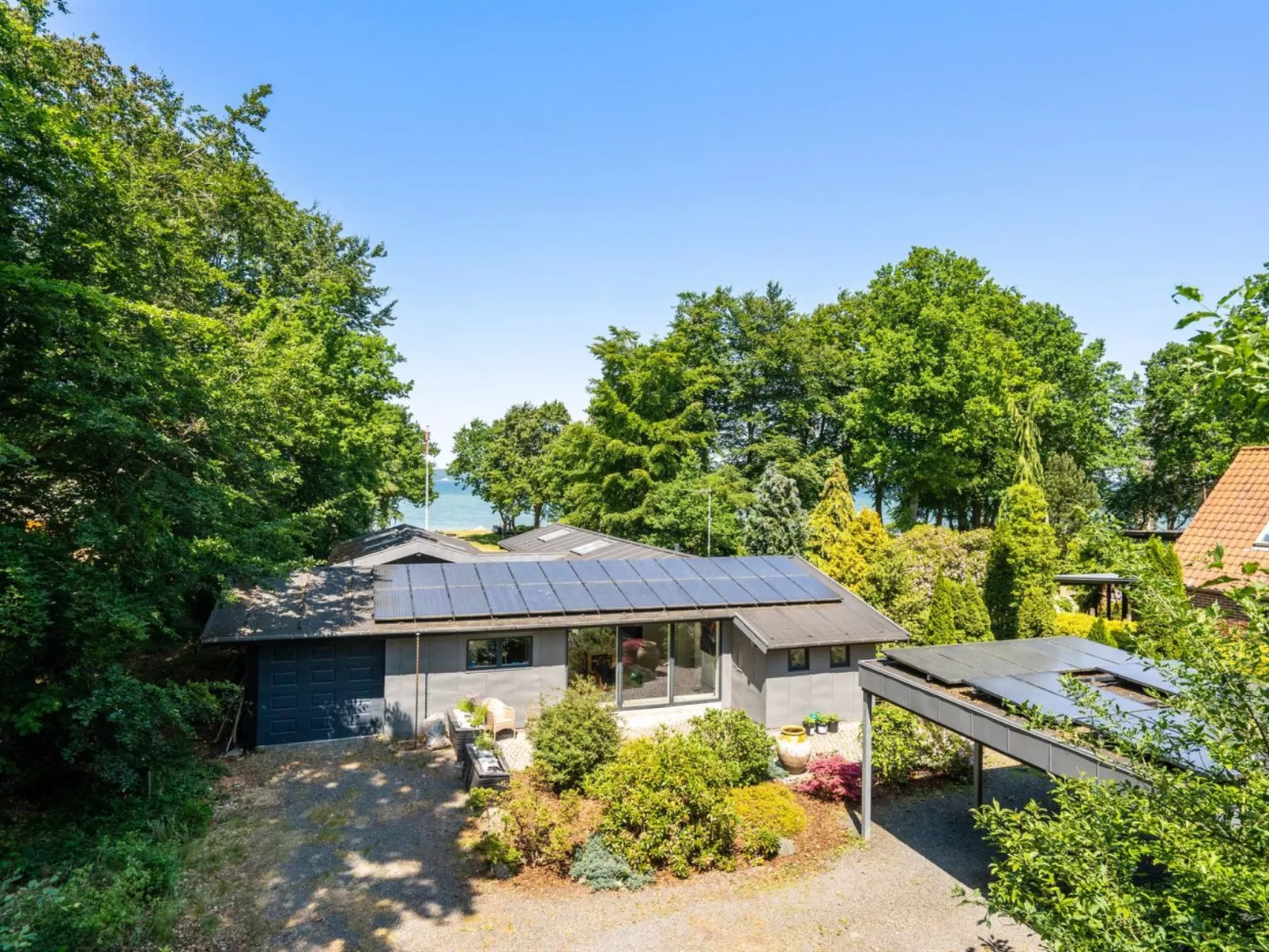 "Kennet" - 30m from the sea