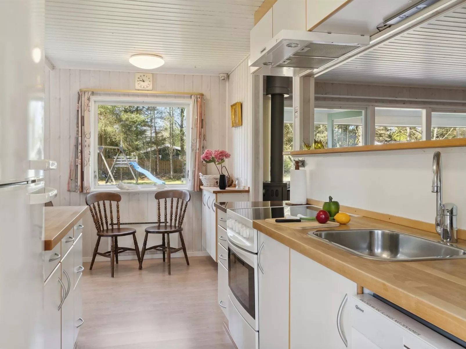 "Fenja" - 1.2km from the sea-Drinnen